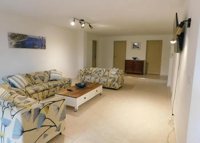 54 - Aiguebelle 250m Apartment Le Lavandou